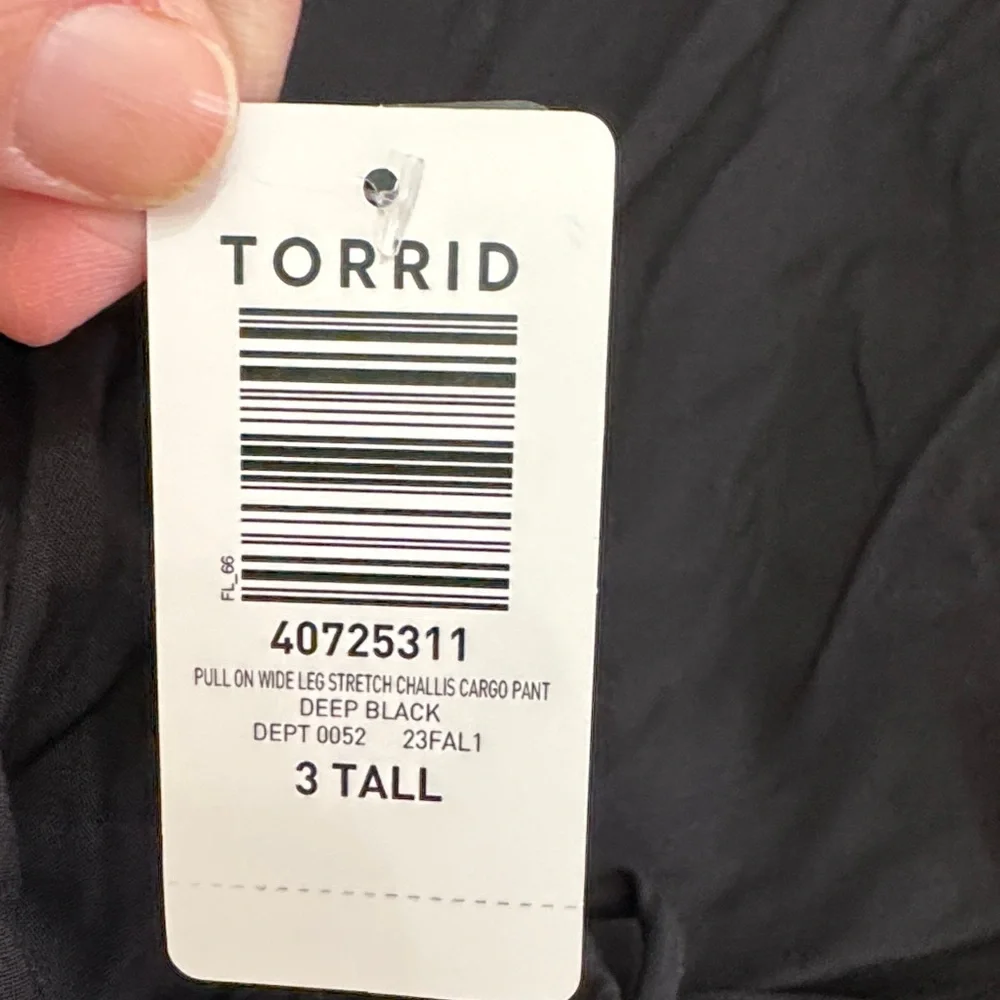 torrid Black Wide-Leg Cargo Pants - Picture 8 of 8